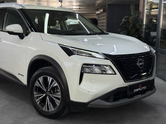 Белый Ниссан ИксТрейл, объемом двигателя 1.5 л и пробегом 37 тыс. км за 36900 $, фото 3 на Automoto.ua