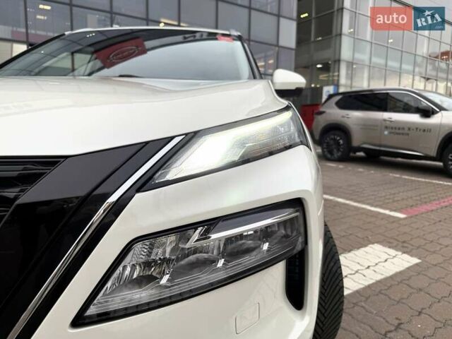 Белый Ниссан ИксТрейл, объемом двигателя 1.5 л и пробегом 61 тыс. км за 34069 $, фото 2 на Automoto.ua