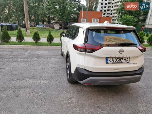 Белый Ниссан ИксТрейл, объемом двигателя 1.48 л и пробегом 35 тыс. км за 33800 $, фото 3 на Automoto.ua