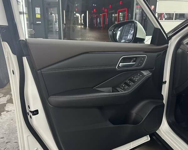 Білий Ніссан ІксТрейл, об'ємом двигуна 1.5 л та пробігом 26 тис. км за 45000 $, фото 12 на Automoto.ua