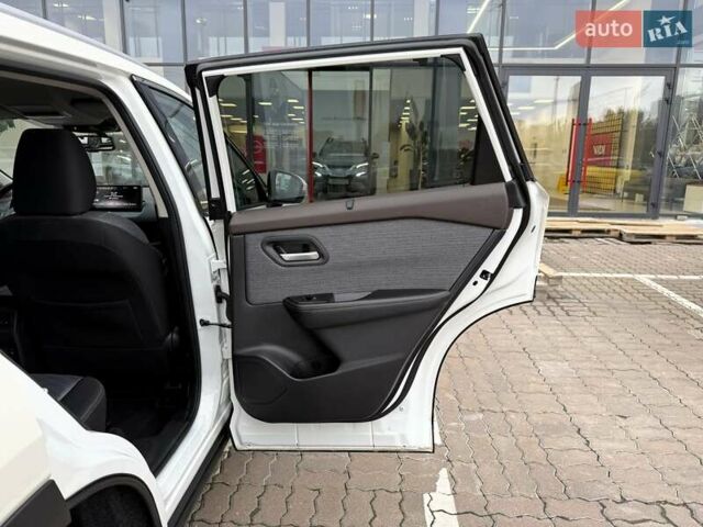 Белый Ниссан ИксТрейл, объемом двигателя 1.5 л и пробегом 61 тыс. км за 34069 $, фото 18 на Automoto.ua