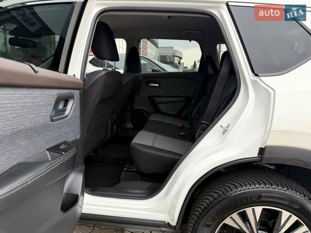 Белый Ниссан ИксТрейл, объемом двигателя 1.5 л и пробегом 61 тыс. км за 34069 $, фото 13 на Automoto.ua