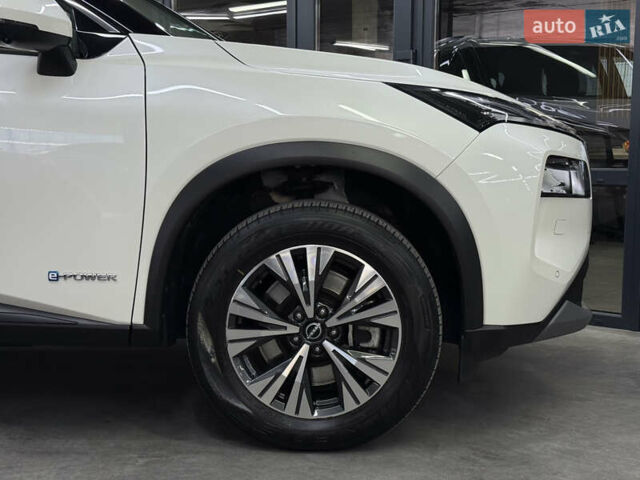 Белый Ниссан ИксТрейл, объемом двигателя 1.5 л и пробегом 37 тыс. км за 37900 $, фото 4 на Automoto.ua