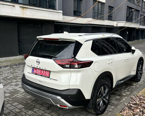 Білий Ніссан ІксТрейл, об'ємом двигуна 1.5 л та пробігом 14 тис. км за 48500 $, фото 1 на Automoto.ua