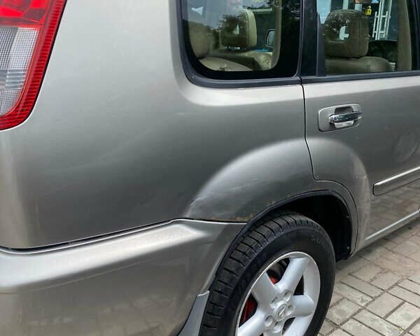 Бежевый Ниссан ИксТрейл, объемом двигателя 2 л и пробегом 305 тыс. км за 4700 $, фото 4 на Automoto.ua