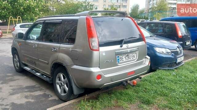 Бежевый Ниссан ИксТрейл, объемом двигателя 2 л и пробегом 375 тыс. км за 5500 $, фото 2 на Automoto.ua