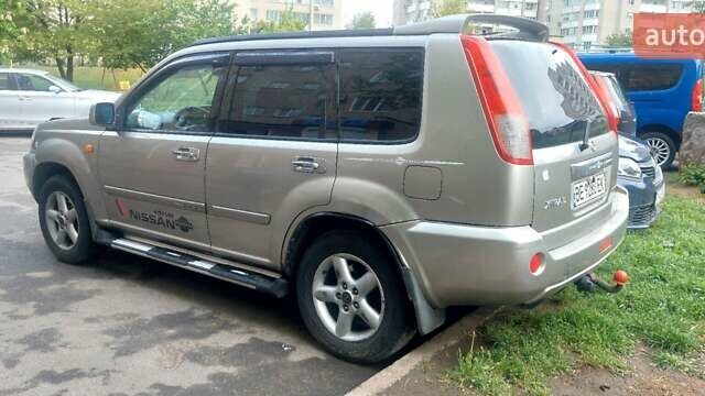 Бежевый Ниссан ИксТрейл, объемом двигателя 2 л и пробегом 375 тыс. км за 5500 $, фото 3 на Automoto.ua