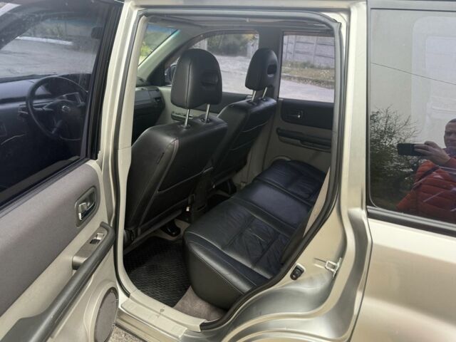 Бежевый Ниссан ИксТрейл, объемом двигателя 2.5 л и пробегом 265 тыс. км за 6000 $, фото 14 на Automoto.ua