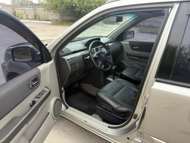 Бежевый Ниссан ИксТрейл, объемом двигателя 2.5 л и пробегом 265 тыс. км за 6000 $, фото 11 на Automoto.ua