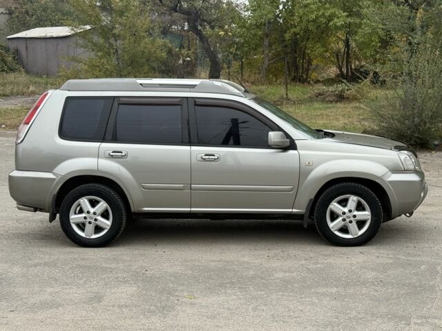 Бежевый Ниссан ИксТрейл, объемом двигателя 2.5 л и пробегом 265 тыс. км за 6000 $, фото 4 на Automoto.ua