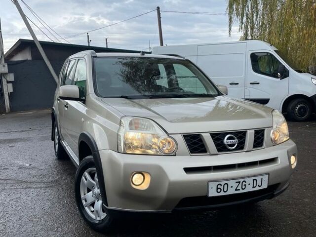 Бежевый Ниссан ИксТрейл, объемом двигателя 2 л и пробегом 282 тыс. км за 4000 $, фото 4 на Automoto.ua