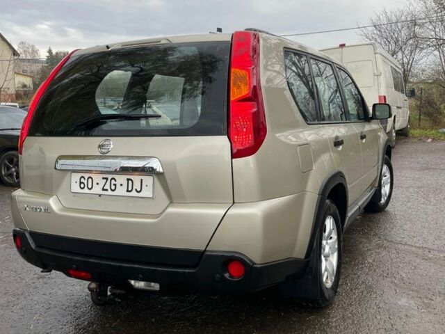 Бежевый Ниссан ИксТрейл, объемом двигателя 2 л и пробегом 282 тыс. км за 4000 $, фото 5 на Automoto.ua