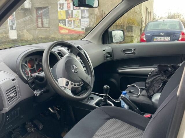 Бежевый Ниссан ИксТрейл, объемом двигателя 2 л и пробегом 282 тыс. км за 4000 $, фото 7 на Automoto.ua