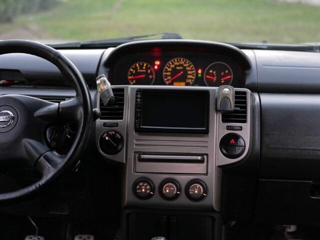 Бежевый Ниссан ИксТрейл, объемом двигателя 2.2 л и пробегом 337 тыс. км за 3650 $, фото 6 на Automoto.ua