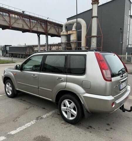 Бежевый Ниссан ИксТрейл, объемом двигателя 2.2 л и пробегом 333 тыс. км за 2434 $, фото 1 на Automoto.ua