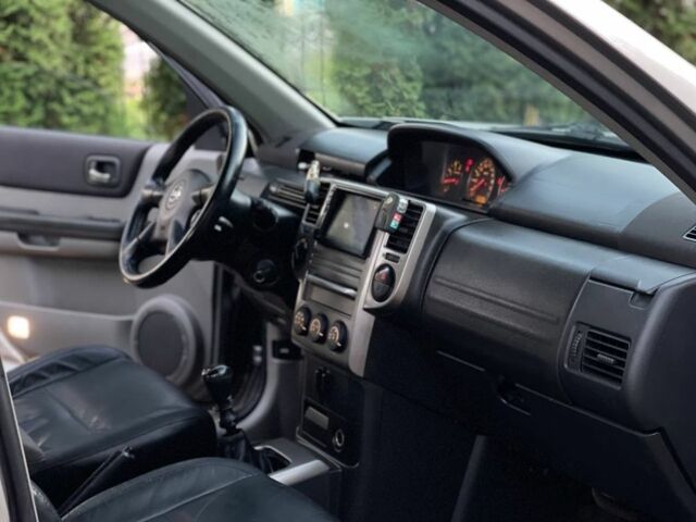 Бежевый Ниссан ИксТрейл, объемом двигателя 2.2 л и пробегом 337 тыс. км за 3650 $, фото 17 на Automoto.ua