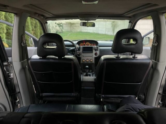 Бежевый Ниссан ИксТрейл, объемом двигателя 2.2 л и пробегом 337 тыс. км за 3650 $, фото 12 на Automoto.ua