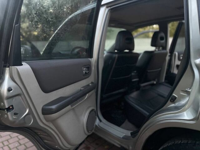 Бежевый Ниссан ИксТрейл, объемом двигателя 2.2 л и пробегом 337 тыс. км за 3650 $, фото 14 на Automoto.ua