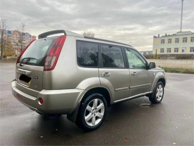 Бежевый Ниссан ИксТрейл, объемом двигателя 2 л и пробегом 177 тыс. км за 3771 $, фото 4 на Automoto.ua