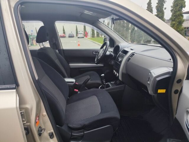 Бежевый Ниссан ИксТрейл, объемом двигателя 2 л и пробегом 289 тыс. км за 8300 $, фото 11 на Automoto.ua