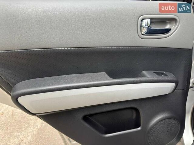 Бежевий Ніссан ІксТрейл, об'ємом двигуна 2 л та пробігом 173 тис. км за 8999 $, фото 33 на Automoto.ua