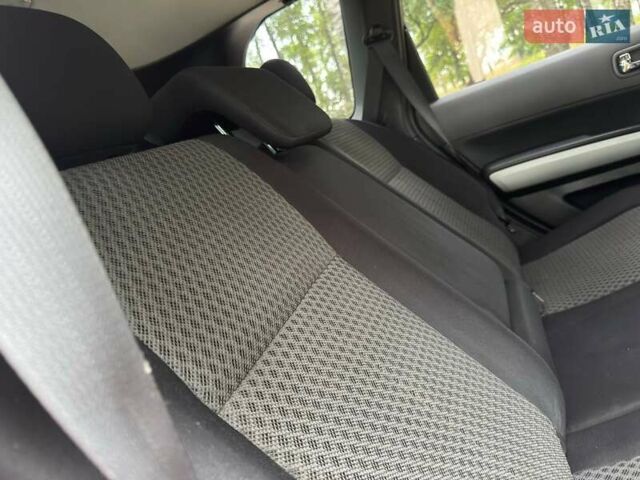 Бежевий Ніссан ІксТрейл, об'ємом двигуна 2 л та пробігом 173 тис. км за 8999 $, фото 45 на Automoto.ua
