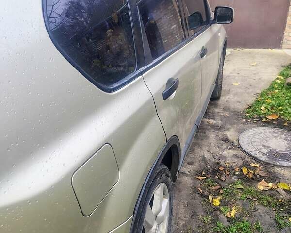 Бежевий Ніссан ІксТрейл, об'ємом двигуна 2 л та пробігом 183 тис. км за 9000 $, фото 2 на Automoto.ua