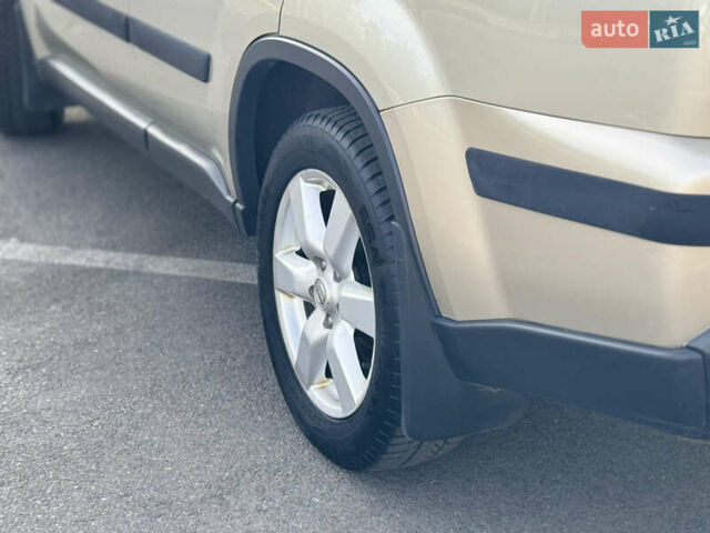Бежевый Ниссан ИксТрейл, объемом двигателя 2 л и пробегом 232 тыс. км за 10900 $, фото 11 на Automoto.ua