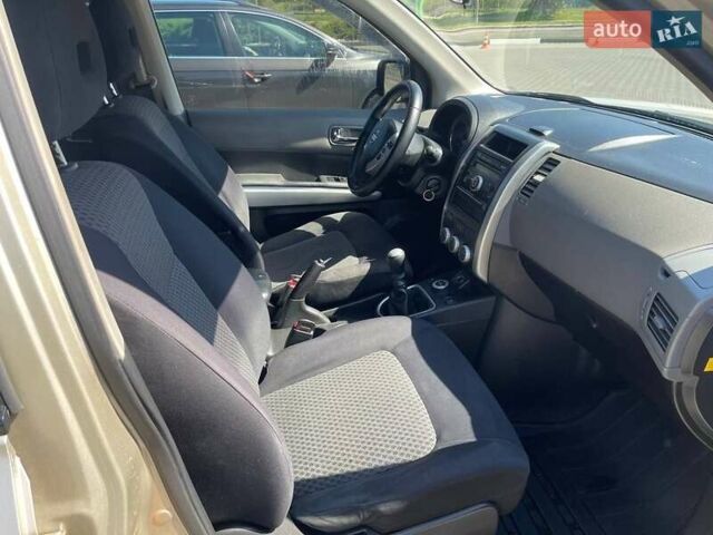 Бежевый Ниссан ИксТрейл, объемом двигателя 2 л и пробегом 293 тыс. км за 7999 $, фото 10 на Automoto.ua