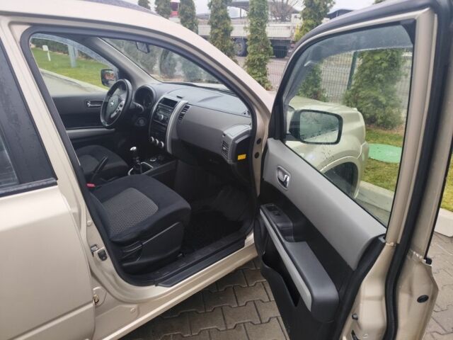 Бежевый Ниссан ИксТрейл, объемом двигателя 2 л и пробегом 289 тыс. км за 8300 $, фото 10 на Automoto.ua