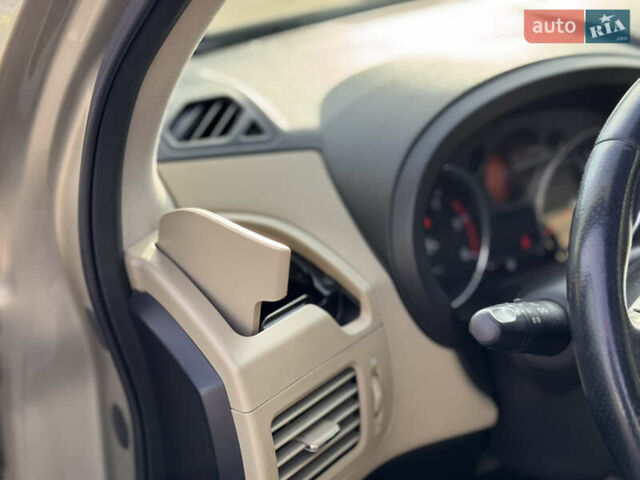 Бежевый Ниссан ИксТрейл, объемом двигателя 2 л и пробегом 232 тыс. км за 10900 $, фото 33 на Automoto.ua