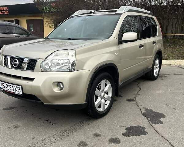 Бежевий Ніссан ІксТрейл, об'ємом двигуна 2 л та пробігом 247 тис. км за 9300 $, фото 1 на Automoto.ua