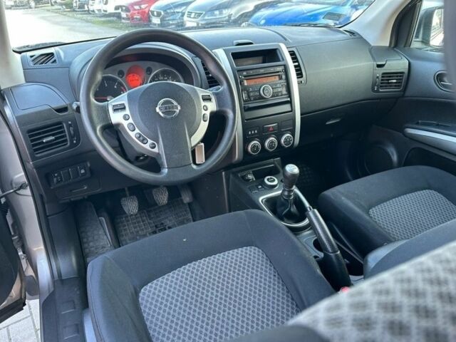 Бежевий Ніссан ІксТрейл, об'ємом двигуна 0 л та пробігом 220 тис. км за 2800 $, фото 5 на Automoto.ua