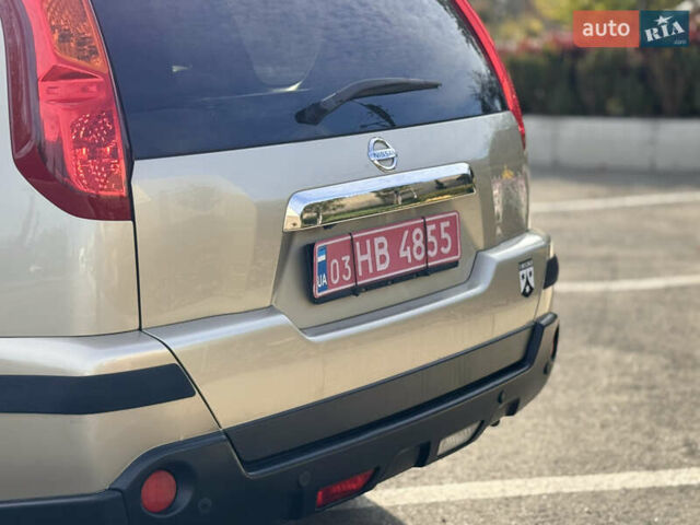 Бежевый Ниссан ИксТрейл, объемом двигателя 2 л и пробегом 232 тыс. км за 10900 $, фото 12 на Automoto.ua