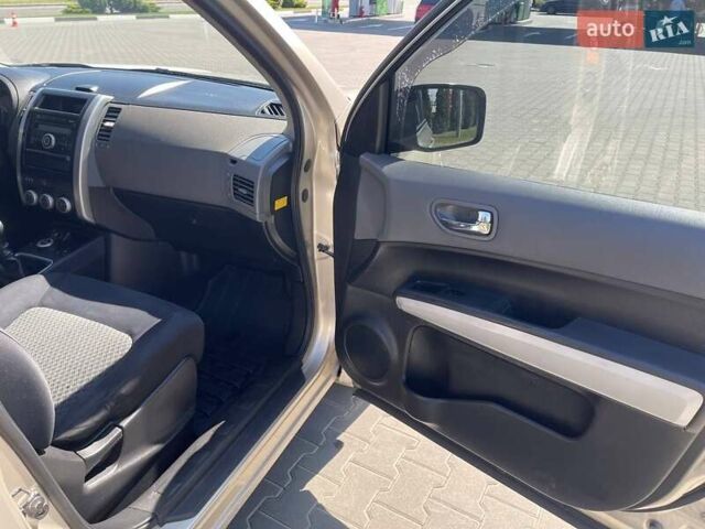 Бежевый Ниссан ИксТрейл, объемом двигателя 2 л и пробегом 293 тыс. км за 7999 $, фото 11 на Automoto.ua