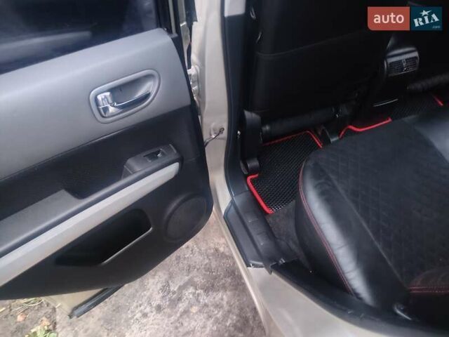 Бежевий Ніссан ІксТрейл, об'ємом двигуна 2 л та пробігом 183 тис. км за 9000 $, фото 24 на Automoto.ua