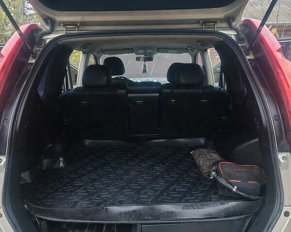 Бежевий Ніссан ІксТрейл, об'ємом двигуна 2 л та пробігом 183 тис. км за 9000 $, фото 15 на Automoto.ua