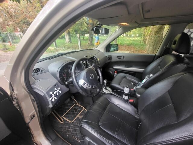 Бежевый Ниссан ИксТрейл, объемом двигателя 2 л и пробегом 240 тыс. км за 8000 $, фото 6 на Automoto.ua