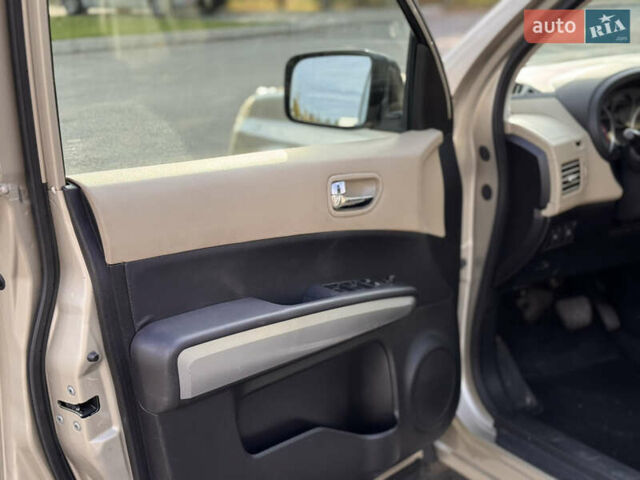 Бежевый Ниссан ИксТрейл, объемом двигателя 2 л и пробегом 232 тыс. км за 10900 $, фото 28 на Automoto.ua