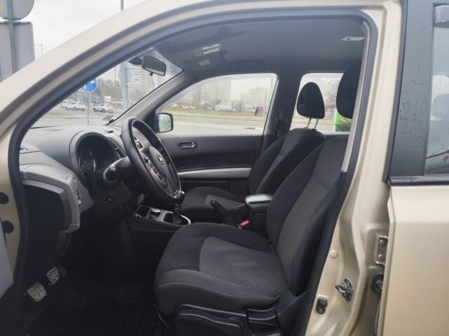 Бежевый Ниссан ИксТрейл, объемом двигателя 2 л и пробегом 289 тыс. км за 8300 $, фото 9 на Automoto.ua