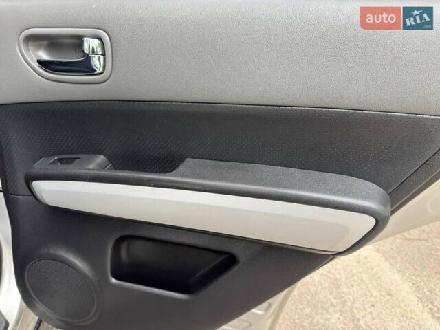 Бежевий Ніссан ІксТрейл, об'ємом двигуна 2 л та пробігом 173 тис. км за 8999 $, фото 41 на Automoto.ua