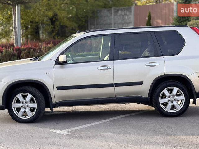 Бежевый Ниссан ИксТрейл, объемом двигателя 2 л и пробегом 232 тыс. км за 10900 $, фото 5 на Automoto.ua
