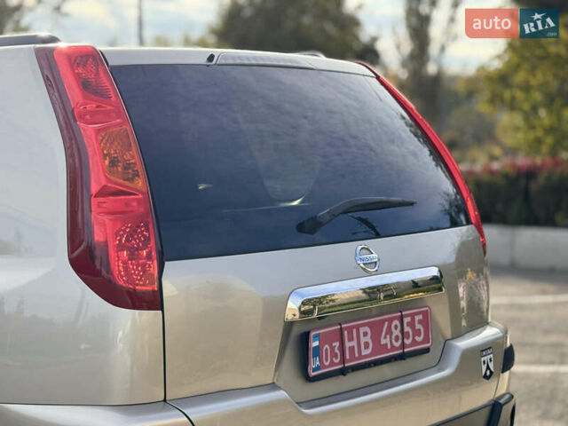 Бежевый Ниссан ИксТрейл, объемом двигателя 2 л и пробегом 232 тыс. км за 10900 $, фото 13 на Automoto.ua