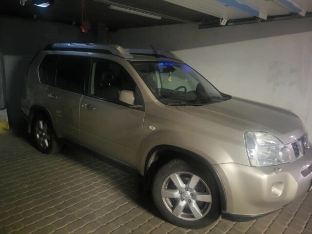 Бежевый Ниссан ИксТрейл, объемом двигателя 2 л и пробегом 240 тыс. км за 8000 $, фото 2 на Automoto.ua