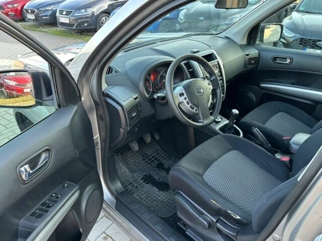 Бежевий Ніссан ІксТрейл, об'ємом двигуна 0 л та пробігом 220 тис. км за 2800 $, фото 4 на Automoto.ua