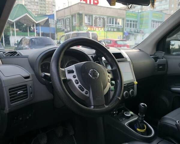 Бежевий Ніссан ІксТрейл, об'ємом двигуна 2 л та пробігом 285 тис. км за 7500 $, фото 1 на Automoto.ua