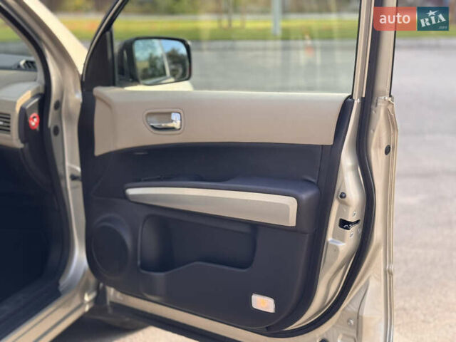 Бежевый Ниссан ИксТрейл, объемом двигателя 2 л и пробегом 232 тыс. км за 10900 $, фото 42 на Automoto.ua