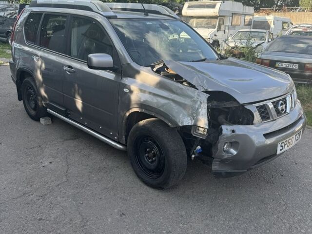 Бежевый Ниссан ИксТрейл, объемом двигателя 2 л и пробегом 63 тыс. км за 3700 $, фото 2 на Automoto.ua