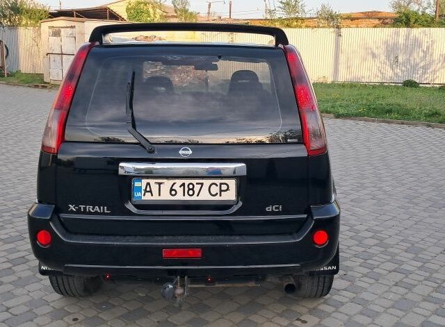 Чорний Ніссан ІксТрейл, об'ємом двигуна 2.2 л та пробігом 295 тис. км за 6750 $, фото 4 на Automoto.ua
