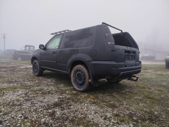 Черный Ниссан ИксТрейл, объемом двигателя 2.2 л и пробегом 300 тыс. км за 3000 $, фото 2 на Automoto.ua